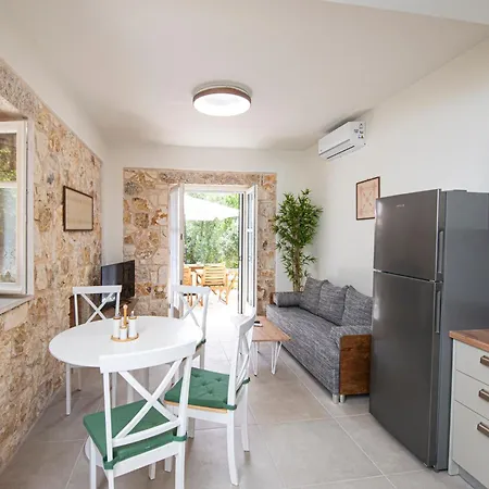 Lagadia Stone House Apartment *