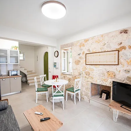Apartment Lagadia Stone House *