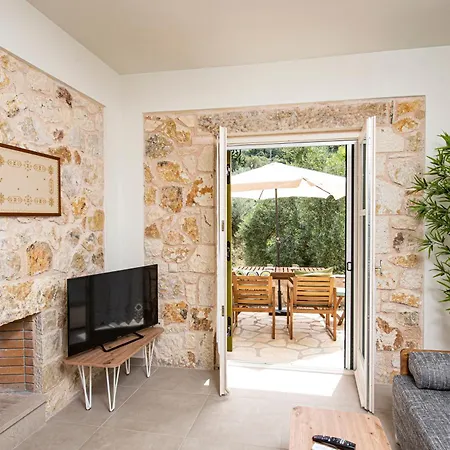 Apartment Lagadia Stone House Áyios Nikítas