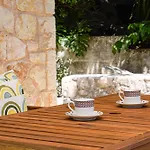 Lagadia Stone House شقة *