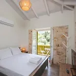 Lagadia Stone House * Áyios Nikítas