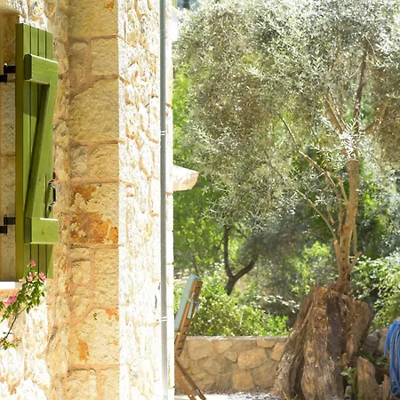 Lagadia Stone House شقة